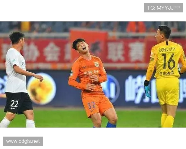 李金羽:从足球场上的锋线尖刀到退役后的多元发展之路