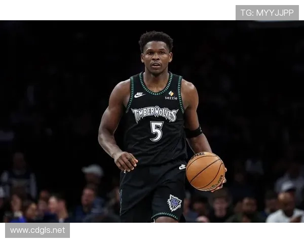 密尔沃基雄鹿全力冲击新赛季冠军打造最强阵容迎接激烈联盟竞争